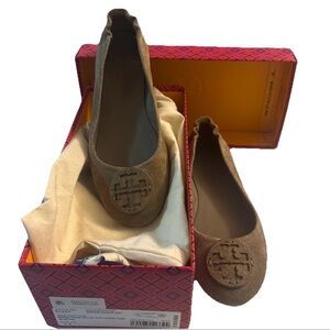 Tory Burch Minnie travel ballet With Suede Logo River Rock Size 7.5 M New W/BOX